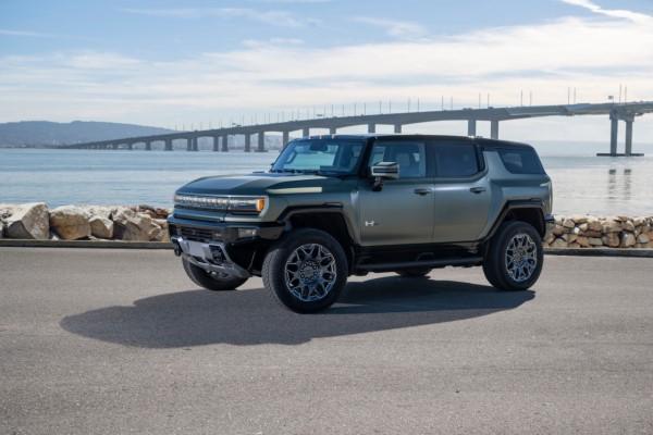 2024 GMC Hummer EV SUV MT Tires