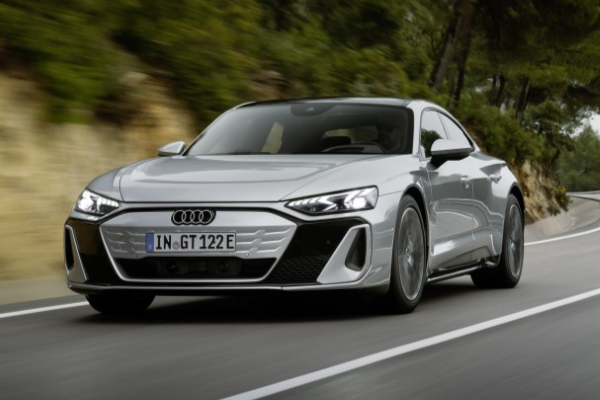 2025 Audi S e-tron GT (20 inch wheels)