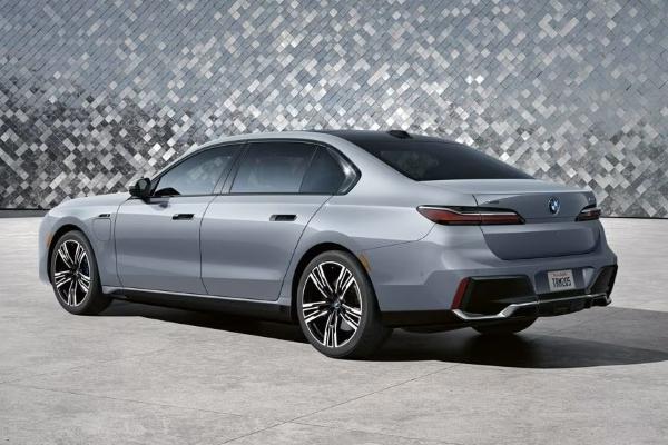 2025 BMW 750e xDrive Sedan