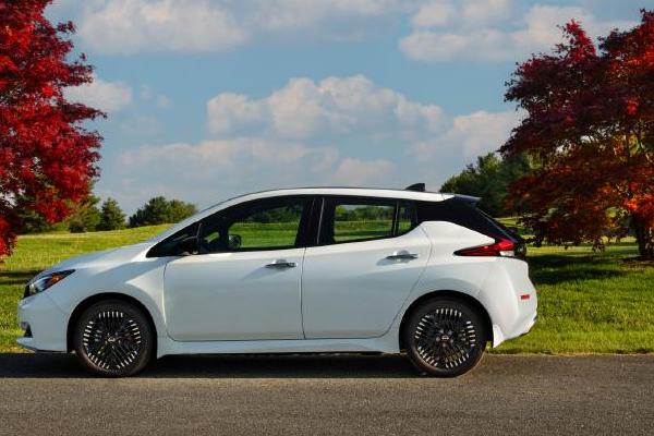 2025 Nissan LEAF SV