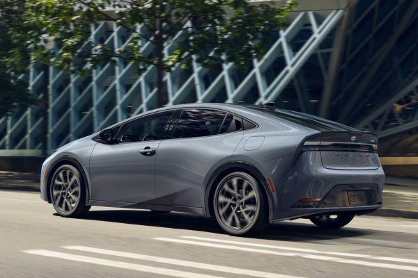 2025 Toyota Prius PHEV SE