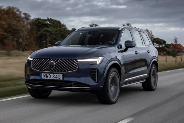 2025 Volvo XC90 T8