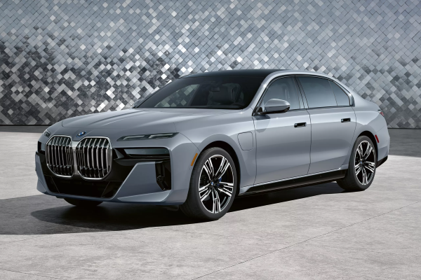 2026 BMW 750e xDrive Sedan