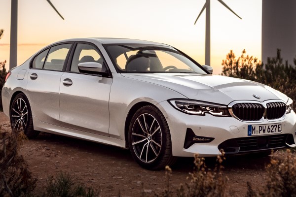 2022 BMW 330e Sedan