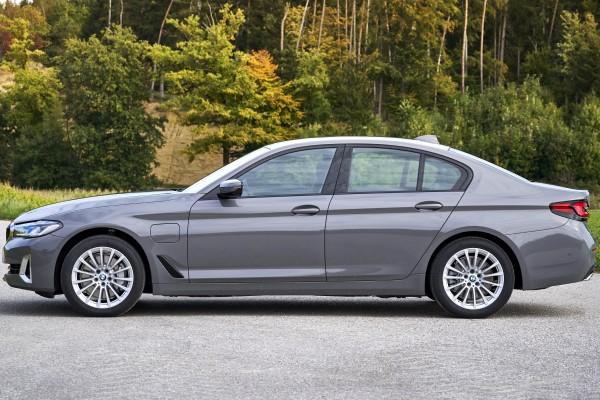 2022 BMW 530e Sedan