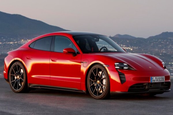 2022 Porsche Taycan GTS 