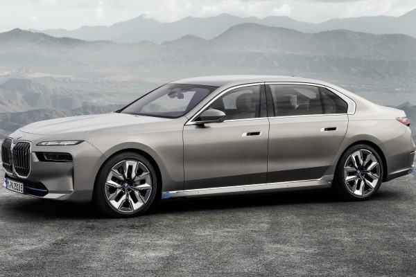 2023 BMW i7 xDrive60 Sedan (19 inch wheels)