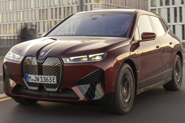 2023 BMW iX M60 (21 inch wheels)