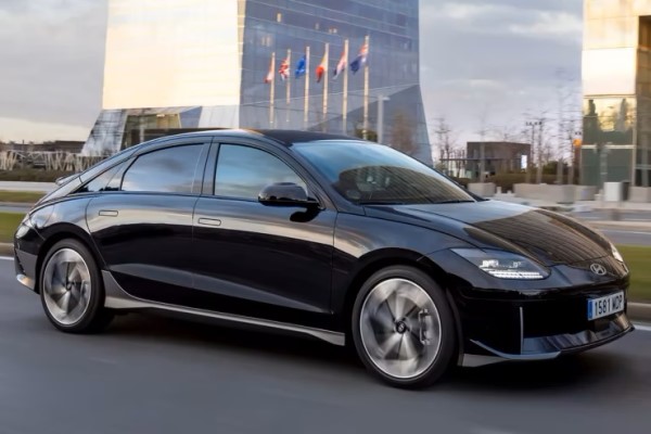 2023 Hyundai Ioniq 6 Long range AWD (18 inch Wheels)